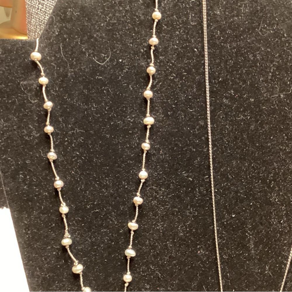 Set of Two Silvertone Necklaces - Picture 4 of 8